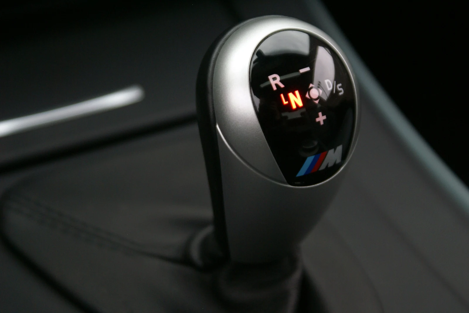 Селектор коробки BMW M с двойным сцеплением
